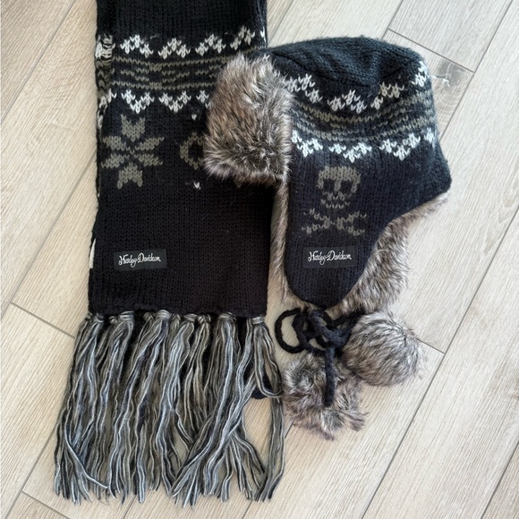 Harley-Davidson Black and Gray Knit Hat and matching scarf - Picture 2 of 16